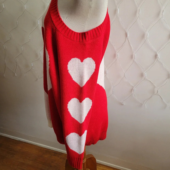 Vine & Love Sweater / Hearts / Cold Shoulder / Size Large / NWT - Picture 4 of 8